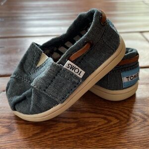 TOMS “Bimini” Chambray Slip-Ons T3
